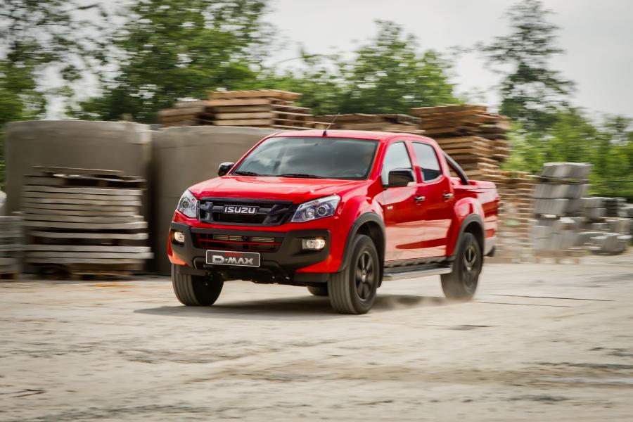  Isuzu D-Max Fury Double Cab 2016 года  (фото 2 из 11)